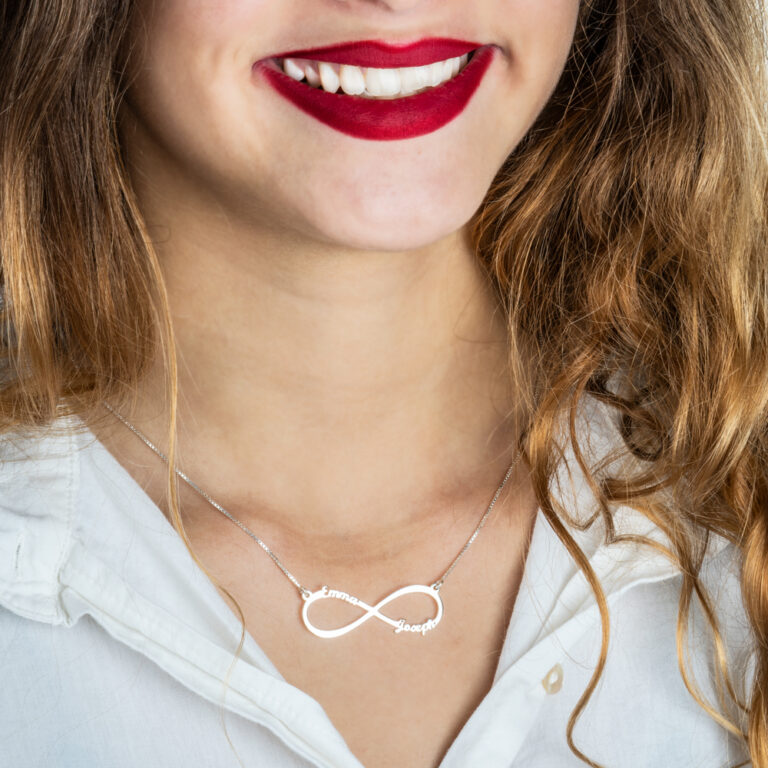 שרשרת אינפיניטי עם שמות