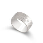 טבעת חותם רחבה עם שם וחריטה בהתאמה אישית