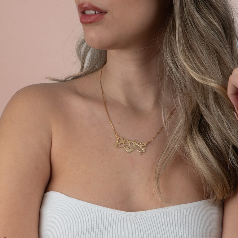 Alternative view of שרשרת שם מודגשת עם לב וקישוט בהתאמה אישית