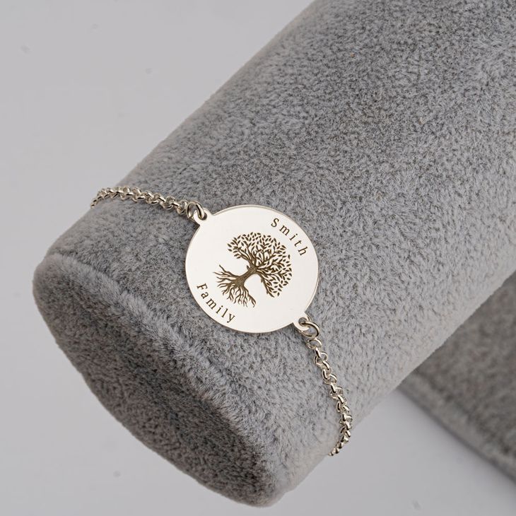 צמיד עץ משפחה עם חריטת שם משפחה בהתאמה אישית צמיד עץ משפחה עם חריטת שם משפחה בהתאמה אישית