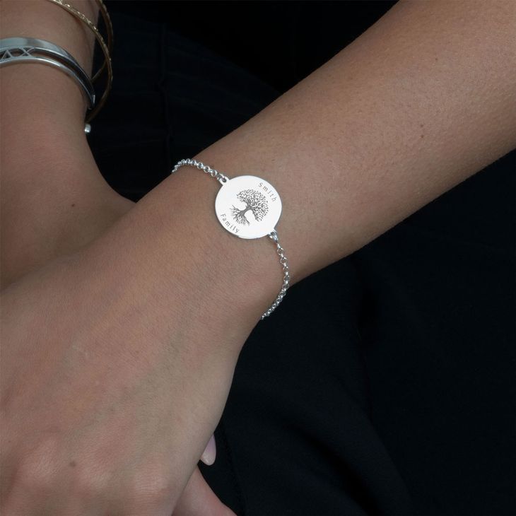 צמיד עץ משפחה עם חריטת שם משפחה בהתאמה אישית צמיד עץ משפחה עם חריטת שם משפחה בהתאמה אישית