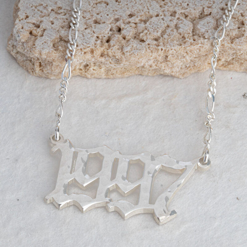 שרשרת שנה מרוקעת
