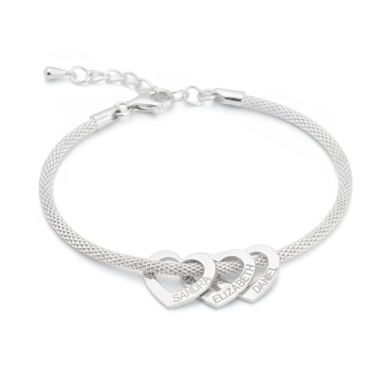 צמיד לבבות לאמא עם שמות הילדים בחריטה אישית