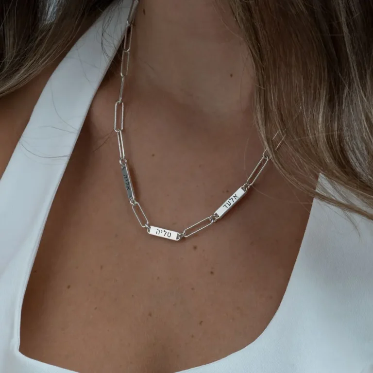 Alternative view of שרשרת שמות בחריטה אישית לאישה