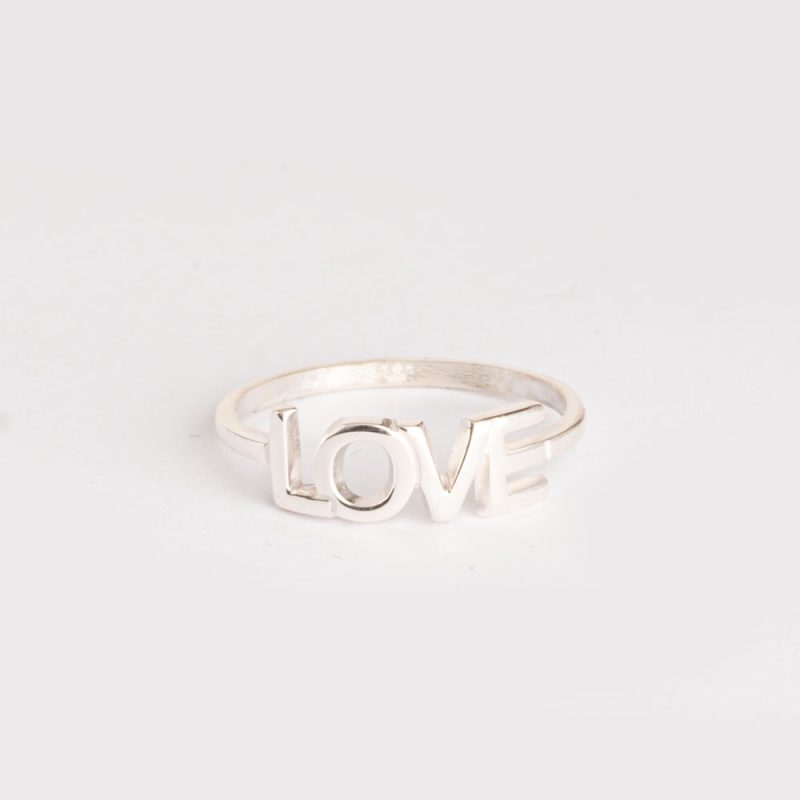טבעת LOVE עדינה