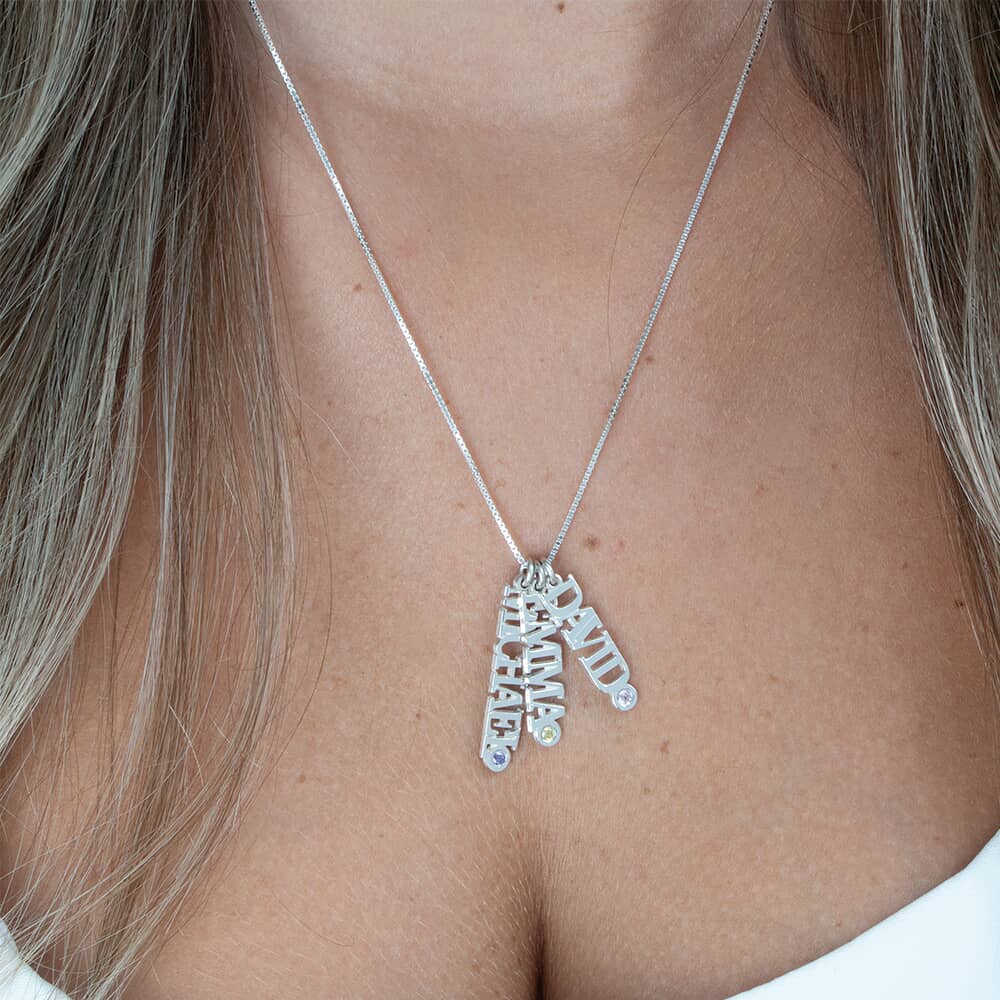 שרשרת שמות אנכיים עם אבני לידה שרשרת שמות אנכיים עם אבני לידה